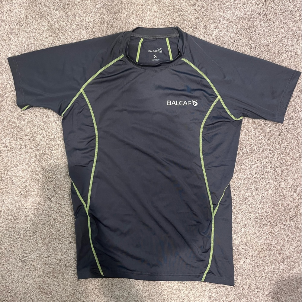 Baleaf Laureate Quick Dry Short Sleeve T Shirt- large grey w/ lime green detail